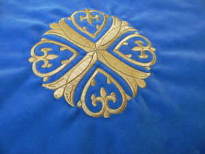 Голубой шитье по картону